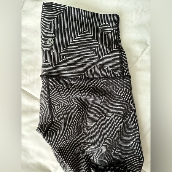 Women’s Lululemon leggings Sz. 2 - Picture 4 of 4